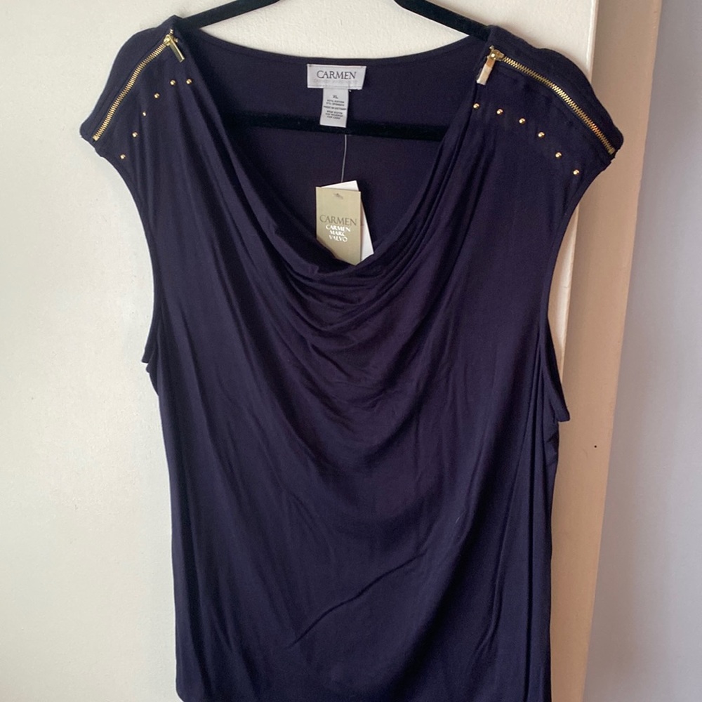 NWT, navy top with gold zipper detail. Carmen XL